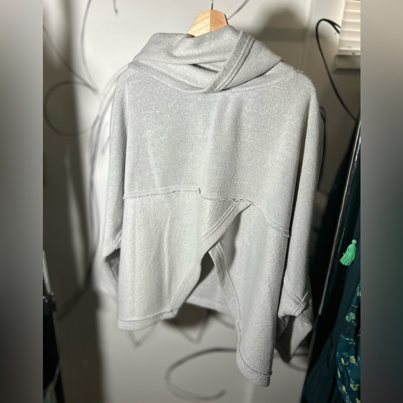 Free People Light Gray Fleece Cowl Neck Oversized Sweatshirt Raw Hem Sz Small - Picture 8 of 8
